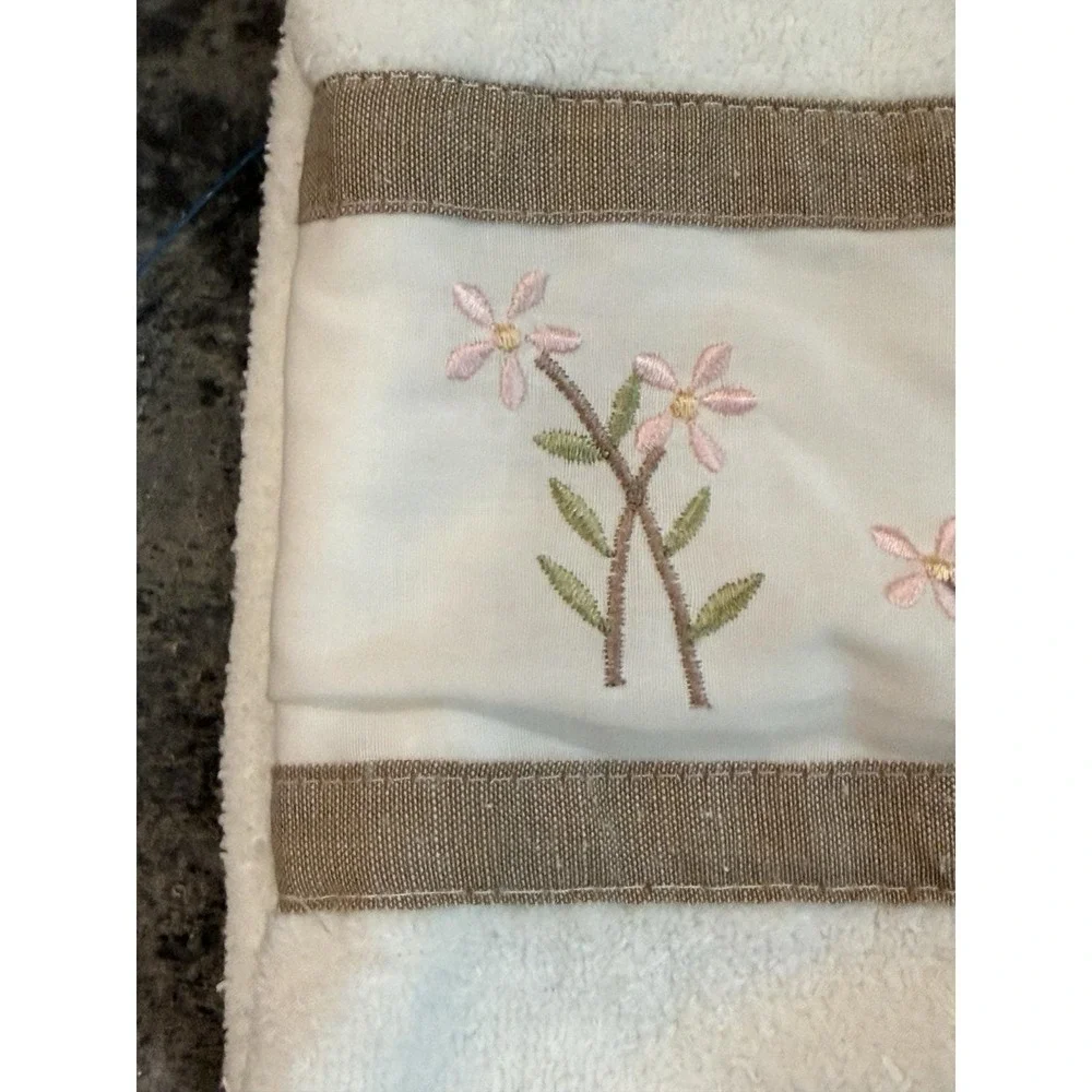 VTG Saturday Knight Ltd Towels Lot 4 Pc Towel Wash Cloth Rose Floral Trim USA